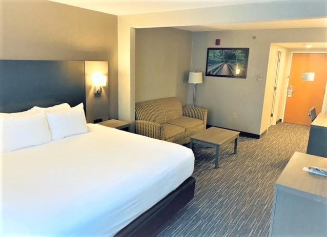 Wingate By Wyndham Erie Hotel Kearsarge Exterior photo
