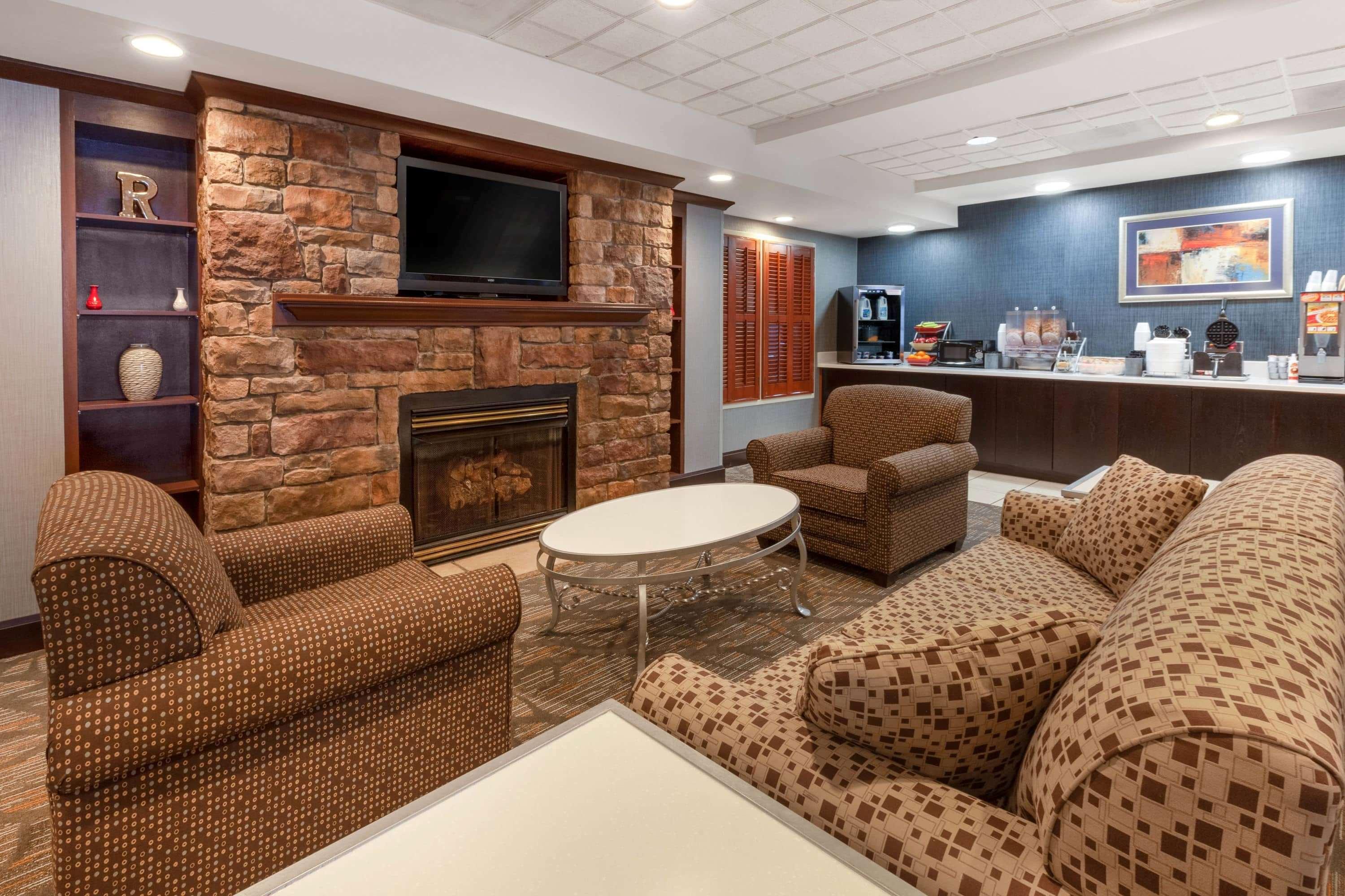 Wingate By Wyndham Erie Hotel Kearsarge Exterior photo