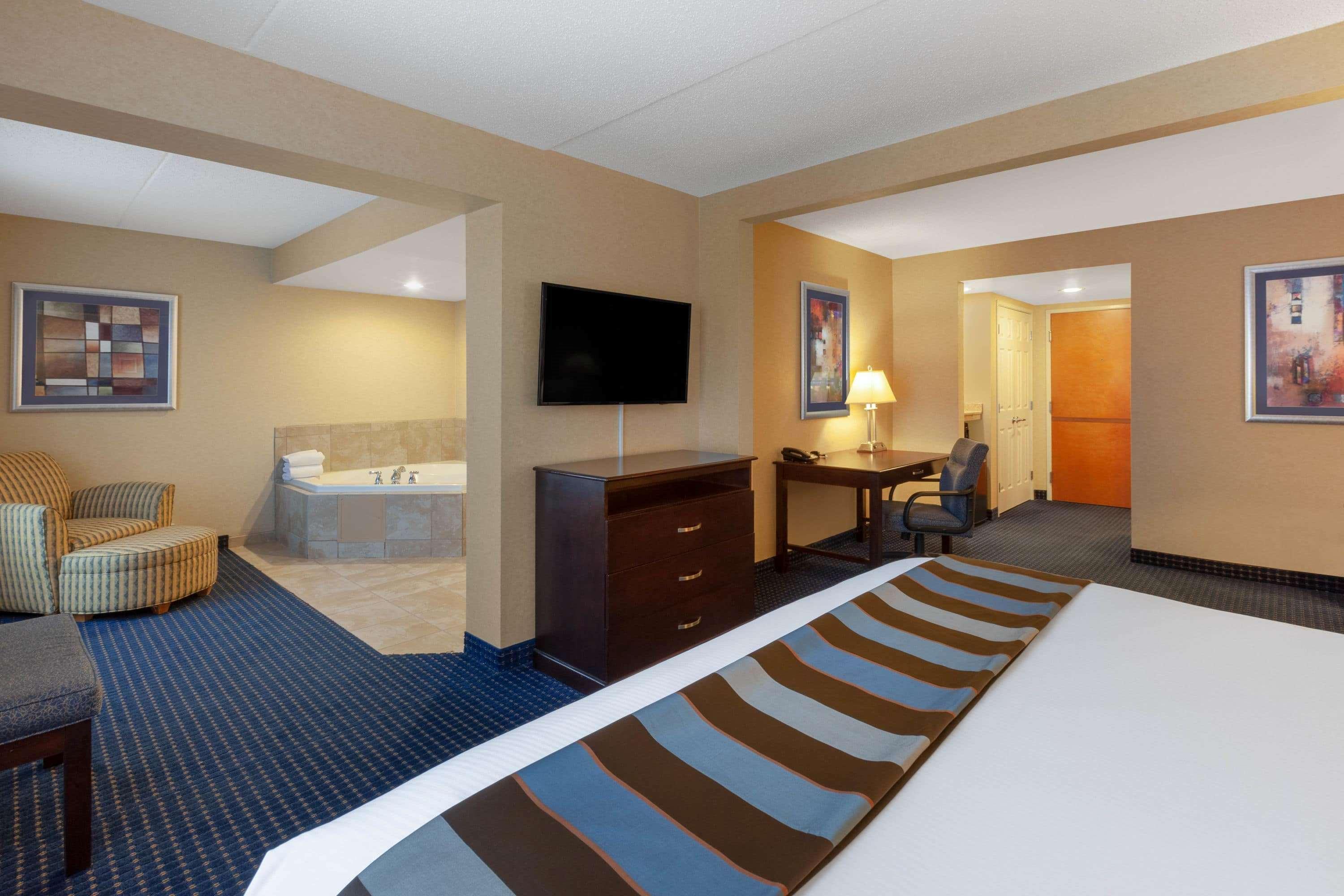 Wingate By Wyndham Erie Hotel Kearsarge Exterior photo